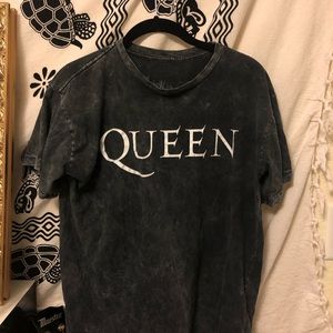 Distressed Queen Tee